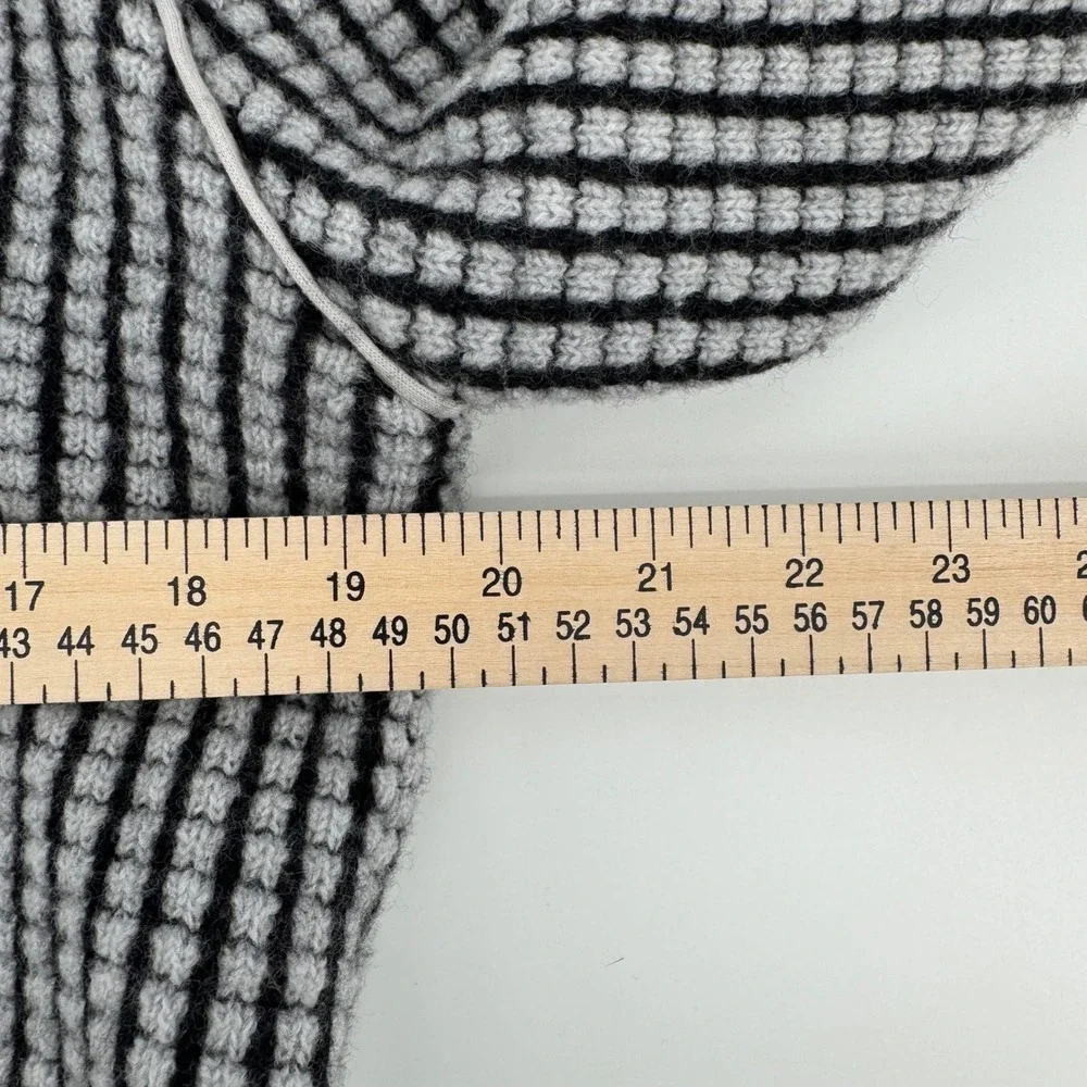 Le Roy Knit Men's XL Wool V-Neck Sweater Black Gray Patterned Long Sleeve - Picture 5 of 7